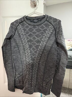 Athleta Gray Patterned Long Sleeve Tee